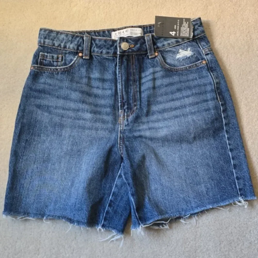 Denim & Co Bermuda High-Rise Frayed Hem Denim Shorts - Size 4 - NWT